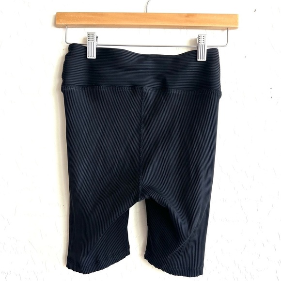 Year of Ours V Waist Ribbed Biker Shorts - Picture 4 of 6